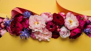 The Convenience of Jamali Garden’s Ultra-Realistic Silk Flowers in Farmhouse Kitchens and Baths