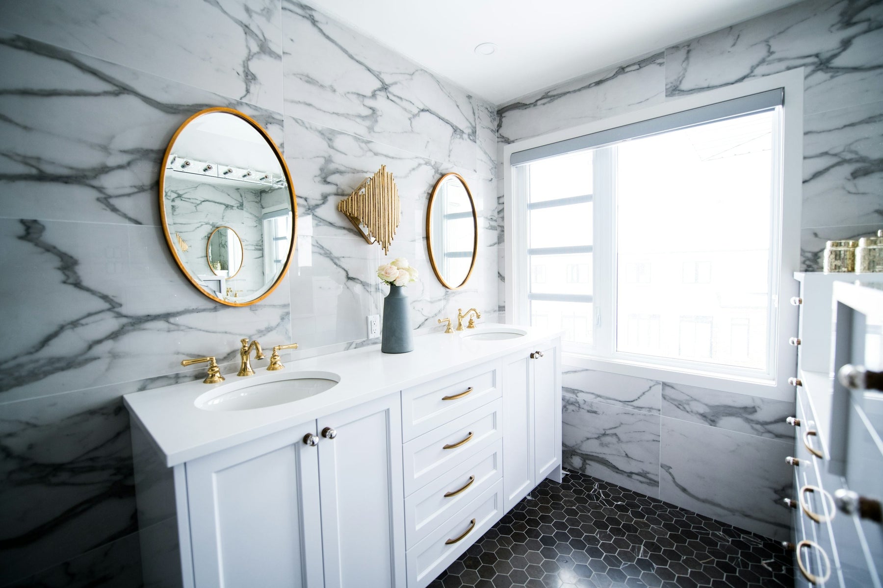 8 Fluted Bathroom Vanities with Drawers That Balance Style and Storage