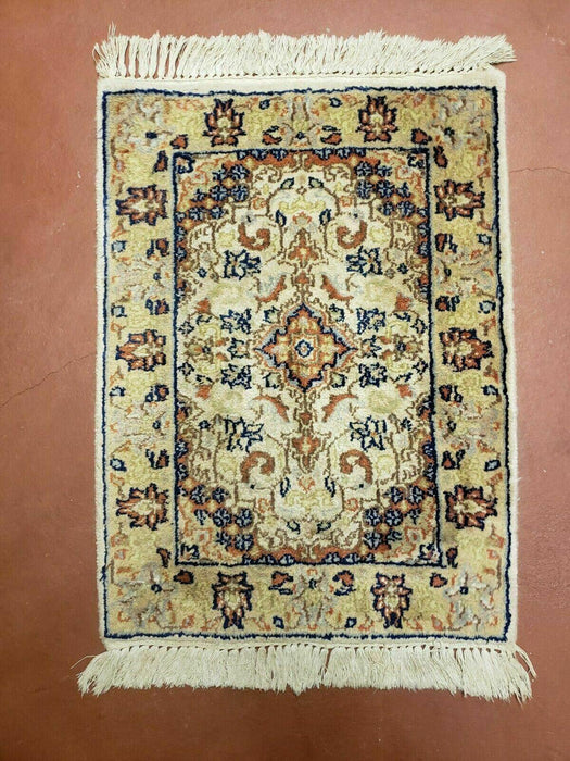 1' 8" X 2' 4" Handmade Floral Oriental Wool Rug Carpet Ivory