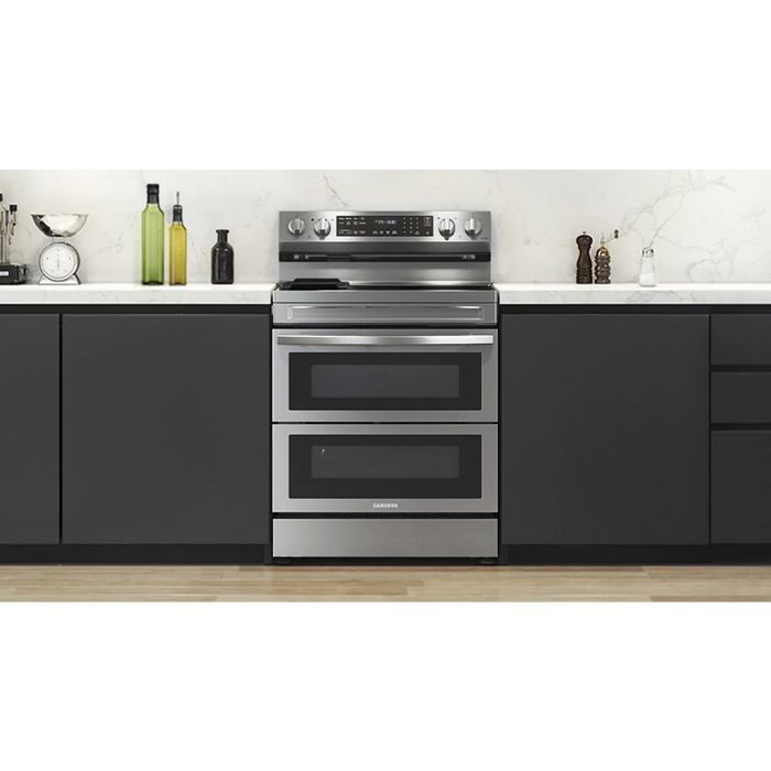 SAMSUNG 30" Freestanding Electric Smart Range, NE63A6751SS