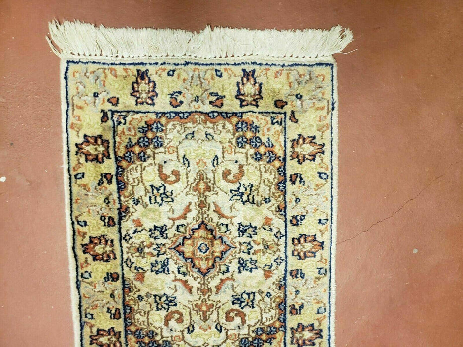 1' 8" X 2' 4" Handmade Floral Oriental Wool Rug Carpet Ivory