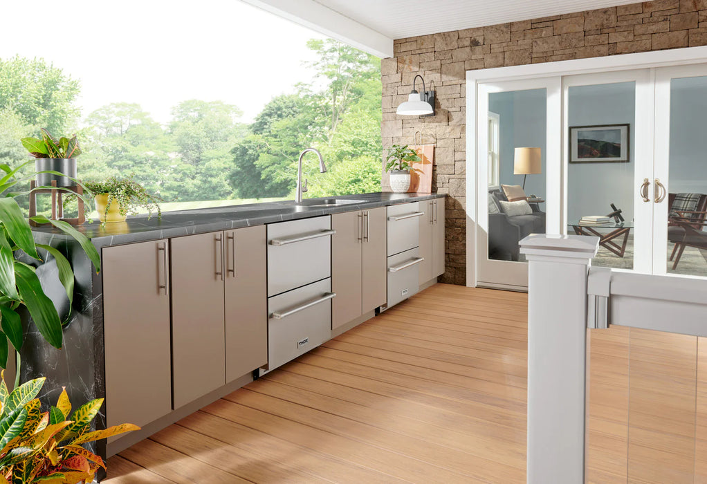 THOR Kitchen 24" Indoor or Outdoor Refrigerator Drawer - Kitchen Setting
