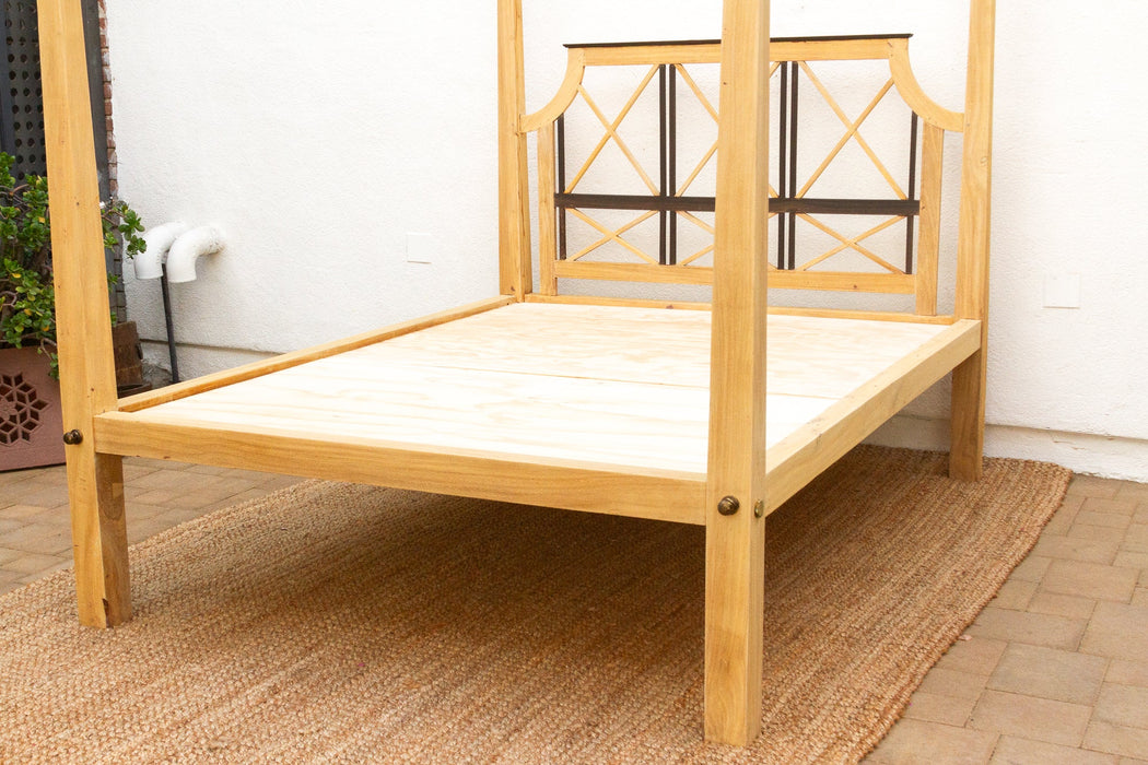 Bleached Farmhouse Queen Poster Bed