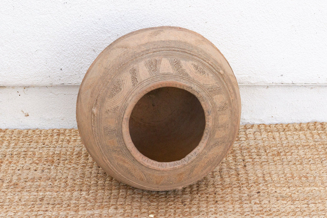 Antique Farmhouse Style Mossi Storage Pot