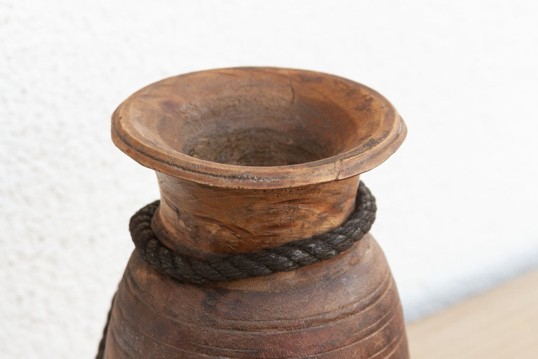 Small Farmhouse Style Vintage Pot